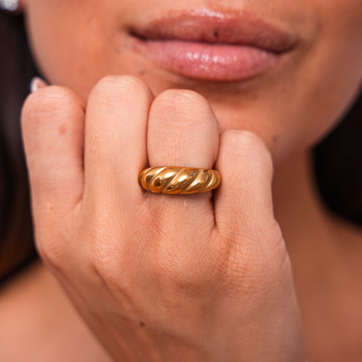 Alleria: Enchanting Elegance
