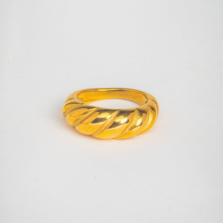 Alleria: Enchanting Elegance